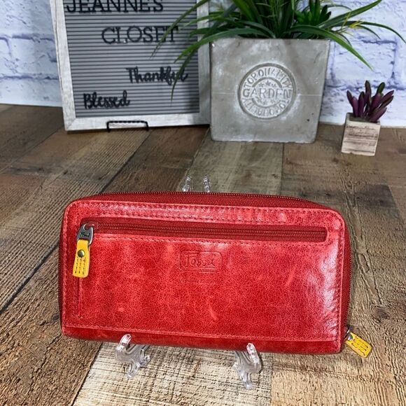 Fossil red leather heart zip around wallet womens. - Picture 2 of 11